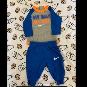 Nike 2 Piece Set
